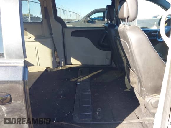 2019 Dodge Grand Caravan SXT with VIN 2C4RDGCG6KR725978, listed as a IAAI auction lot 43458165 with 182,803 mi miles and . Bid and sale history available at DreamBid. Image 8.