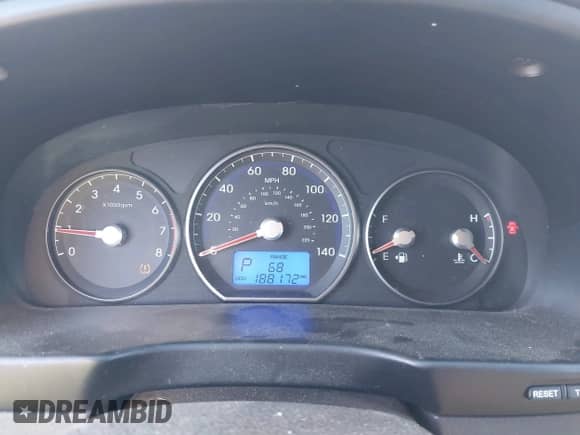2010 Hyundai Santa Fe GLS with VIN 5NMSGDAB0AH339208, listed as a IAAI auction lot 43463486 with 188,172 mi miles and . Bid and sale history available at DreamBid. Image 7.