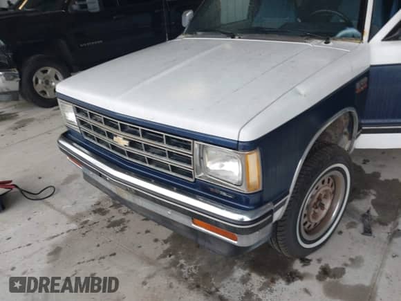 1987 Chevrolet Blazer z VIN 1GNCT18R3H0152807, wystawiony jako IAAI lot #41850727 z przebiegiem 96 276 mil mil oraz . Historia ofert i sprzedaży dostępna na DreamBid. Obrazek 6.