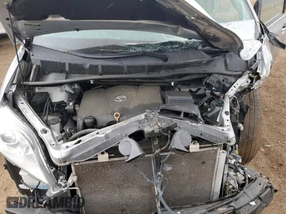 2019 Toyota Sienna XLE Premium with VIN 5TDYZ3DCXKS986247, listed as a Copart auction lot 61484005 with 84,214 mi miles and Salvage title. Bid and sale history available at DreamBid. Image 12.