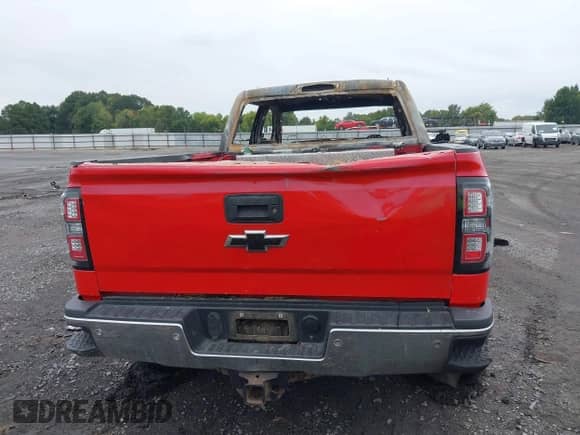 2016 Chevrolet Silverado 2500HD LTZ z VIN 1GC1KWE89GF270352, wystawiony jako IAAI lot #43078955 z przebiegiem Nie podano mil oraz . Historia ofert i sprzedaży dostępna na DreamBid. Obrazek 12.