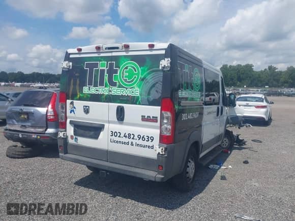 2015 Ram ProMaster Cargo z VIN 3C6TRVNG0FE520146, wystawiony jako IAAI lot #42984930 z przebiegiem Nie podano mil oraz . Historia ofert i sprzedaży dostępna na DreamBid. Obrazek 4.