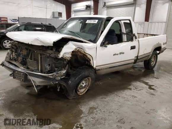 1998 Chevrolet Silverado 2500 with VIN 1GCGK29J0WE209704, listed as a Copart auction lot 72757704 with 253,031 mi miles and Salvage title. Bid and sale history available at DreamBid. Image 1.