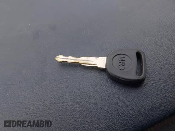 2002 Chevrolet Astro Cargo z VIN 1GCDM19X52B133954, wystawiony jako IAAI lot #42207190 z przebiegiem 413 567 mil mil oraz . Historia ofert i sprzedaży dostępna na DreamBid. Obrazek 11.