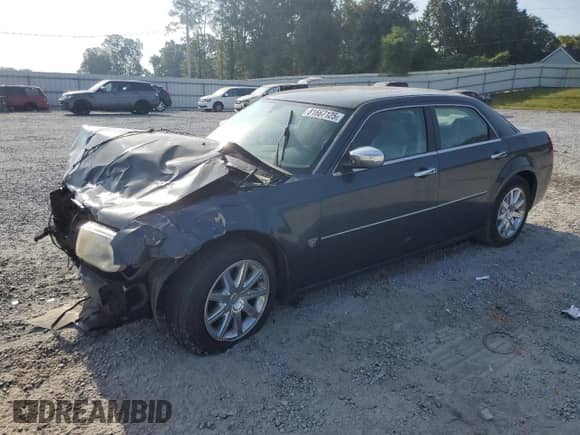 2007 Chrysler 300 C z VIN 2C3KA63H17H838798, wystawiony jako Copart lot #81667125 z przebiegiem 118 140 mil mil oraz Szkoda całkowita • Salvage title. Historia ofert i sprzedaży dostępna na DreamBid. Obrazek 1.