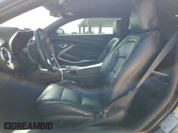 2018 Chevrolet Camaro 1LT z VIN 1G1FB1RS1J0191940, wystawiony jako Copart lot #70732345 z przebiegiem Nie podano mil oraz Szkoda całkowita • Salvage title. Historia ofert i sprzedaży dostępna na DreamBid. Obrazek 7.