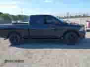 2018 Ram 1500 Express z VIN 1C6RR7FTXJS286833, wystawiony jako IAAI lot #41902890 z przebiegiem 29 560 mil mil oraz . Historia ofert i sprzedaży dostępna na DreamBid. Obrazek 14.