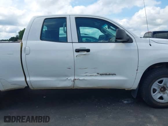 2012 Toyota Tundra z VIN 5TFRU5F10CX026554, wystawiony jako IAAI lot #43010233 z przebiegiem 221 656 mil mil oraz . Historia ofert i sprzedaży dostępna na DreamBid. Obrazek 6.