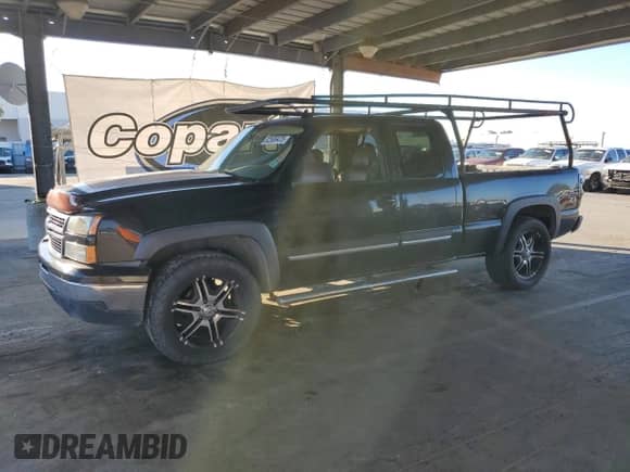 2006 Chevrolet Silverado 1500 LT1 with VIN 1GCEK19B86Z187535, listed as a Copart auction lot 82535475 with 358,745 mi miles and Salvage title. Bid and sale history available at DreamBid. Image 1.