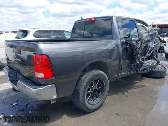 2018 Ram 1500 Big Horn z VIN 1C6RR6LG9JS290857, wystawiony jako IAAI lot #42237503 z przebiegiem 168 812 mil mil oraz . Historia ofert i sprzedaży dostępna na DreamBid. Obrazek 4.