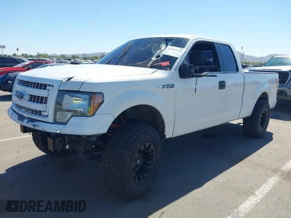 2014 Ford F-150 XL z VIN 1FTFX1EF2EFB02770, wystawiony jako IAAI lot #43345669 z przebiegiem 245 894 mil mil oraz . Historia ofert i sprzedaży dostępna na DreamBid. Obrazek 2.