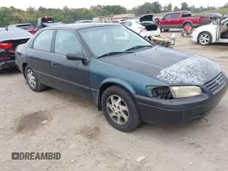 1997 Toyota Camry LE z VIN 4T1BF22K0VU908199, wystawiony jako IAAI lot #43395259 z przebiegiem 165 234 mil mil oraz . Historia ofert i sprzedaży dostępna na DreamBid. Obrazek 1.