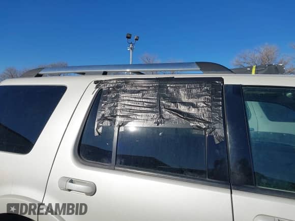 2006 Ford Explorer Limited z VIN 1FMEU75E06ZA14701, wystawiony jako IAAI lot #41308694 z przebiegiem 216 253 mil mil oraz . Historia ofert i sprzedaży dostępna na DreamBid. Obrazek 6.