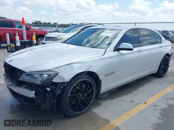 2012 BMW 7 Series 750Li z VIN WBAKB8C54CC964576, wystawiony jako IAAI lot #42499443 z przebiegiem 78 728 mil mil oraz . Historia ofert i sprzedaży dostępna na DreamBid. Obrazek 2.