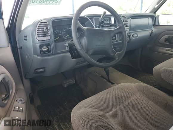 1997 GMC Sierra 1500 с VIN 1GTEK14R2VZ514577, выставлен на аукционе Copart как лот 54443015 с пробегом 214 823 миль миль и Списание • Salvage title. История ставок и продаж доступна на DreamBid. Изображение 8.