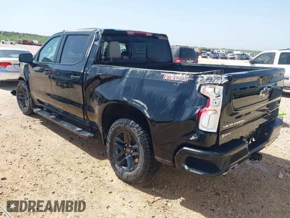 2024 Chevrolet Silverado 1500 LT Trail Boss z VIN 3GCUDFED1RG287720, wystawiony jako IAAI lot #42082209 z przebiegiem 23 011 mil mil oraz . Historia ofert i sprzedaży dostępna na DreamBid. Obrazek 3.