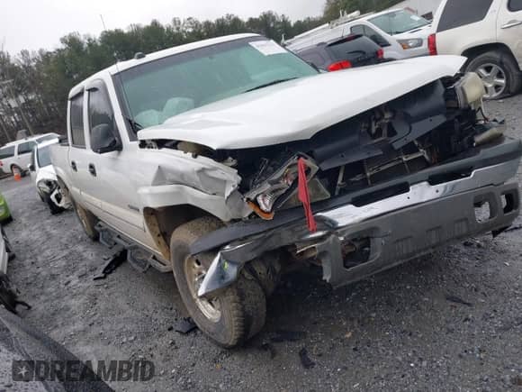 2004 Chevrolet Silverado 2500 LT z VIN 1GCGC23U04F211685, wystawiony jako IAAI lot #41817615 z przebiegiem 282 598 mil mil oraz . Historia ofert i sprzedaży dostępna na DreamBid. Obrazek 1.