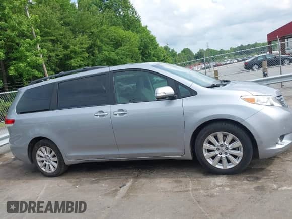 2013 Toyota Sienna XLE with VIN 5TDDK3DC3DS054803, listed as a IAAI auction lot 42389252 with 185,843 mi miles and . Bid and sale history available at DreamBid. Image 13.