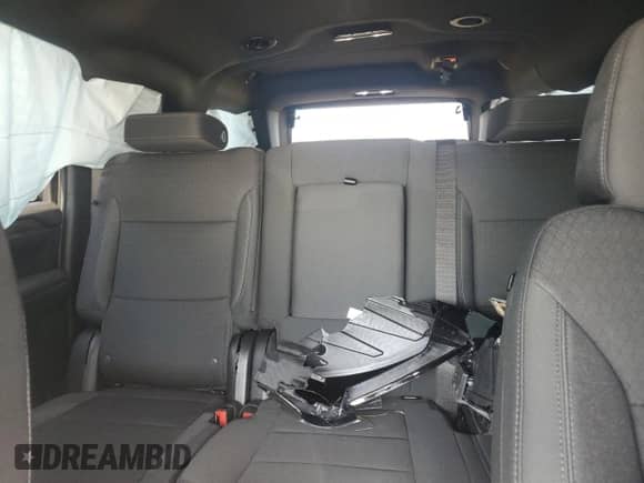 2024 Chevrolet Suburban LS z VIN 1GNSKBKD7RR381490, wystawiony jako Copart lot #52679135 z przebiegiem Nie podano mil oraz Szkoda całkowita • Salvage title. Historia ofert i sprzedaży dostępna na DreamBid. Obrazek 10.