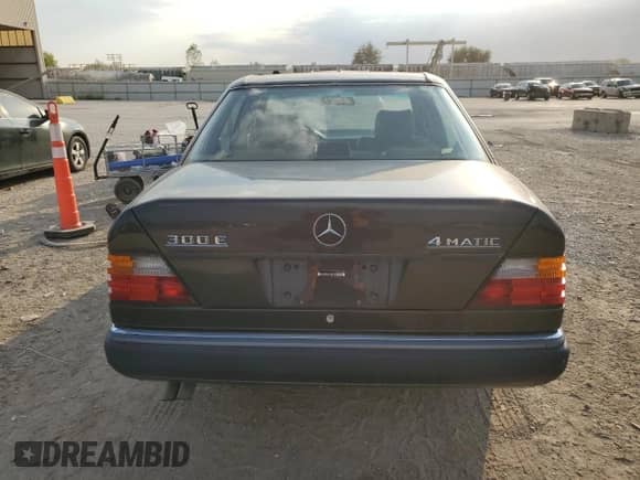 1992 Mercedes-Benz 300 with VIN WDBED30E9NB632464, listed as a Copart auction lot 86144335 with 93,271 mi miles and Clean title. Bid and sale history available at DreamBid. Image 6.