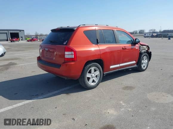 2010 Jeep Compass Latitude с VIN 1J4NF1FB6AD620326, выставлен на аукционе IAAI как лот 41779502 с пробегом 92 550 миль миль и . История ставок и продаж доступна на DreamBid. Изображение 4.