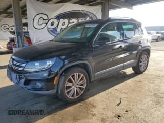 2014 Volkswagen Tiguan S с VIN WVGAV3AX2EW557334, выставлен на аукционе Copart как лот 87487345 с пробегом 118 599 миль миль и Чистый • Clean title. История ставок и продаж доступна на DreamBid. Изображение 1.