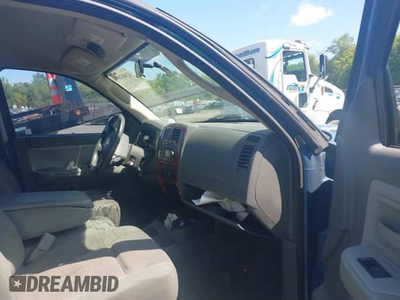 2005 Dodge Dakota SLT с VIN 1D7HE48K55S329909, выставлен на аукционе IAAI как лот 42402674 с пробегом 175 895 миль миль и . История ставок и продаж доступна на DreamBid. Изображение 5.