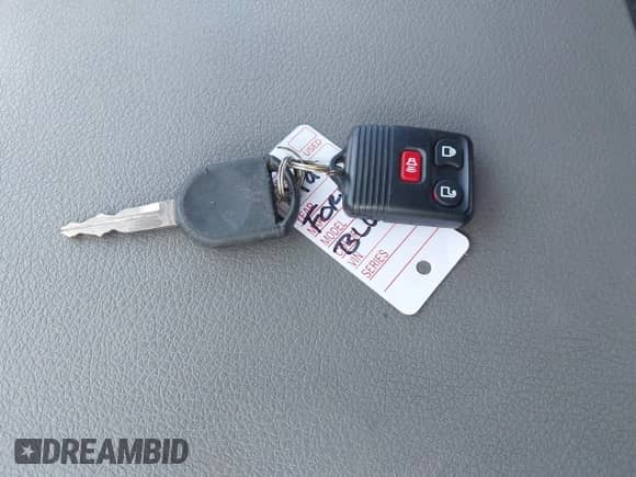 2005 Ford F-150 XLT z VIN 1FTPW12565KD33066, wystawiony jako IAAI lot #43255919 z przebiegiem 156 069 mil mil oraz . Historia ofert i sprzedaży dostępna na DreamBid. Obrazek 11.