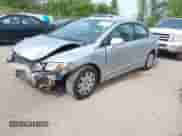 2010 Honda Civic с VIN 19XFA1E37AE011120, выставлен на аукционе IAAI как лот 42123347 с пробегом 61 881 миль миль и . История ставок и продаж доступна на DreamBid. Изображение 2.