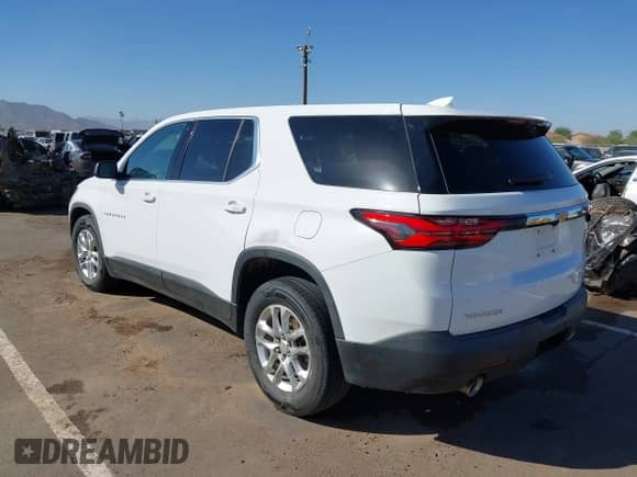2022 Chevrolet Traverse LS z VIN 1GNERFKWXNJ115097, wystawiony jako IAAI lot #43337131 z przebiegiem 39 511 mil mil oraz . Historia ofert i sprzedaży dostępna na DreamBid. Obrazek 3.