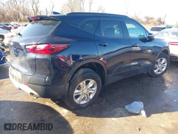 2020 Chevrolet Blazer LT z VIN 3GNKBHR45LS666329, wystawiony jako IAAI lot #41427635 z przebiegiem 49 450 mil mil oraz . Historia ofert i sprzedaży dostępna na DreamBid. Obrazek 4.