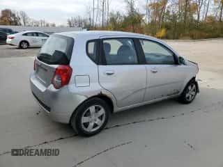 2011 Chevrolet Aveo 1LT z VIN KL1TD6DE3BB205725, wystawiony jako Copart lot #77129904 z przebiegiem 132 792 mil mil oraz Nie do naprawy • Non repairable. Historia ofert i sprzedaży dostępna na DreamBid. Obrazek 3.
