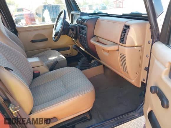 2000 Jeep Wrangler SE with VIN 1J4FA29P4YP773084, listed as a IAAI auction lot 43228933 with 114,188 mi miles and . Bid and sale history available at DreamBid. Image 5.