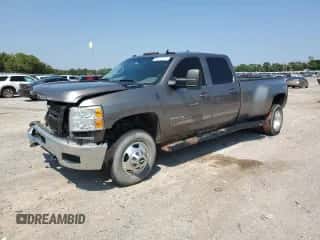 2013 Chevrolet Silverado 3500HD LTZ с VIN 1GC4K1C8XDF158156, выставлен на аукционе Copart как лот 66714274 с пробегом 297 342 миль миль и Списание • Salvage title. История ставок и продаж доступна на DreamBid. Изображение 1.