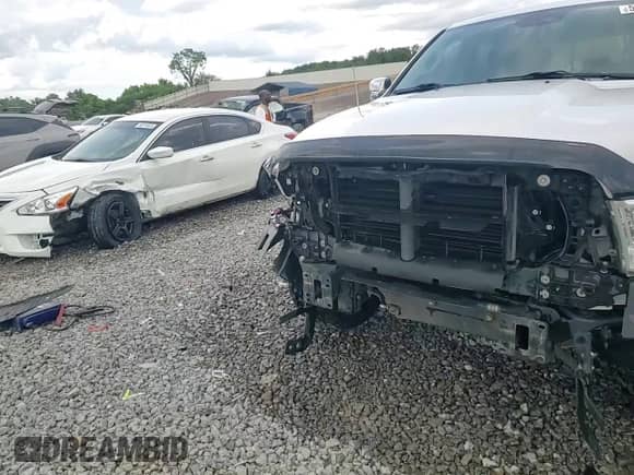 2017 Ram 1500 Laramie z VIN 1C6RR7NM6HS875687, wystawiony jako Copart lot #58379735 z przebiegiem 205 948 mil mil oraz Szkoda całkowita • Salvage title. Historia ofert i sprzedaży dostępna na DreamBid. Obrazek 14.