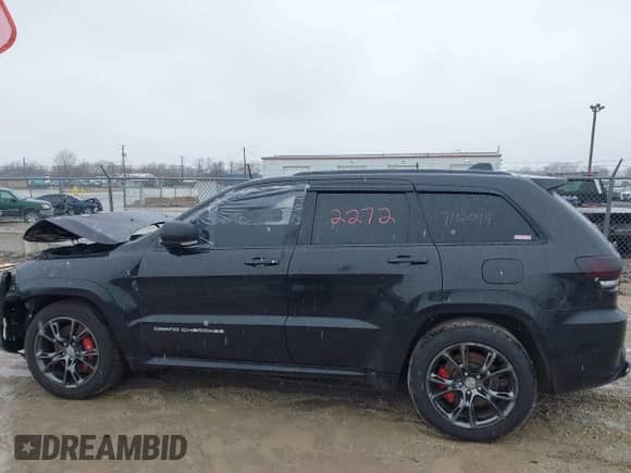2015 Jeep Grand Cherokee SRT z VIN 1C4RJFDJ4FC613076, wystawiony jako IAAI lot #41732272 z przebiegiem 152 538 mil mil oraz . Historia ofert i sprzedaży dostępna na DreamBid. Obrazek 14.