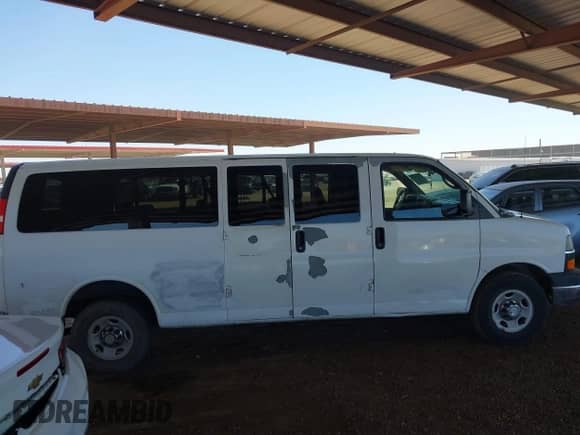 2012 Chevrolet Express Passenger 1LT z VIN 1GAZG1FG0C1101981, wystawiony jako IAAI lot #42841485 z przebiegiem 177 208 mil mil oraz . Historia ofert i sprzedaży dostępna na DreamBid. Obrazek 13.