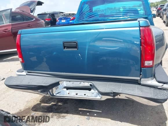 1992 Chevrolet Silverado 1500 с VIN 1GCDC14K8NZ162150, выставлен на аукционе IAAI как лот 42519095 с пробегом 1 561 524 миль миль и . История ставок и продаж доступна на DreamBid. Изображение 16.