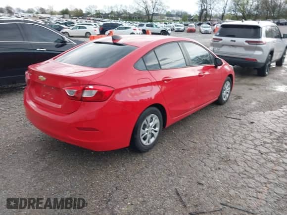 2019 Chevrolet Cruze z VIN 1G1BJ5SM6K7102909, wystawiony jako IAAI lot #41893967 z przebiegiem 53 633 mil mil oraz . Historia ofert i sprzedaży dostępna na DreamBid. Obrazek 4.