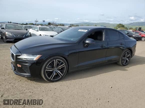 2019 Volvo S60 R-Design z VIN 7JRBR0FM1KG018303, wystawiony jako Copart lot #52407605 z przebiegiem 62 274 mil mil oraz Szkoda całkowita • Salvage title. Historia ofert i sprzedaży dostępna na DreamBid. Obrazek 1.