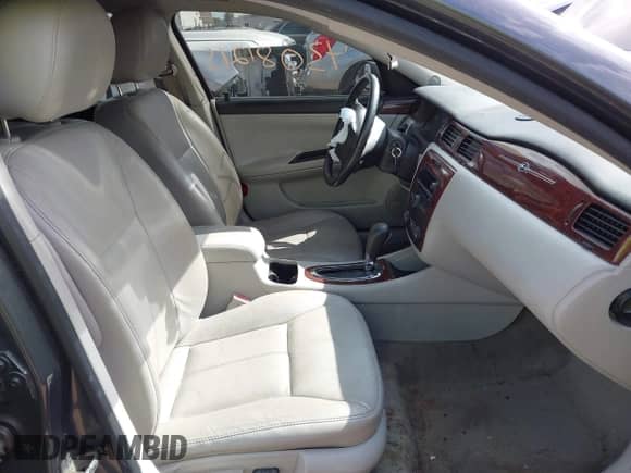 2010 Chevrolet Impala LT с VIN 2G1WB5EK3A1136150, выставлен на аукционе IAAI как лот 43081215 с пробегом 210 826 миль миль и . История ставок и продаж доступна на DreamBid. Изображение 5.