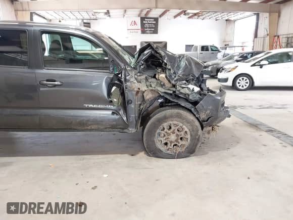 2022 Toyota Tacoma SR5 с VIN 3TMAZ5CN2NM181279, выставлен на аукционе IAAI как лот 43317687 с пробегом 129 450 миль миль и . История ставок и продаж доступна на DreamBid. Изображение 6.