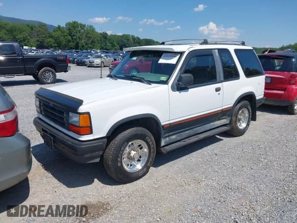 1994 Ford Explorer Eddie Bauer с VIN 1FMCU24X8RUC83284, выставлен на аукционе IAAI как лот 42634506 с пробегом 207 939 миль миль и . История ставок и продаж доступна на DreamBid. Изображение 2.