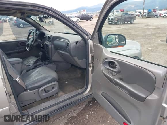 2002 Chevrolet TrailBlazer LTZ with VIN 1GNDT13S022421033, listed as a IAAI auction lot 42785011 with Not provided miles and . Bid and sale history available at DreamBid. Image 5.