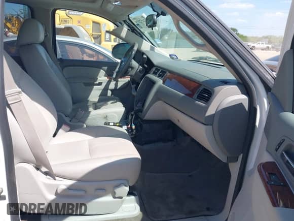 2013 Chevrolet Tahoe LT с VIN 1GNSCBE02DR338531, выставлен на аукционе IAAI как лот 42452375 с пробегом 105 425 миль миль и . История ставок и продаж доступна на DreamBid. Изображение 5.