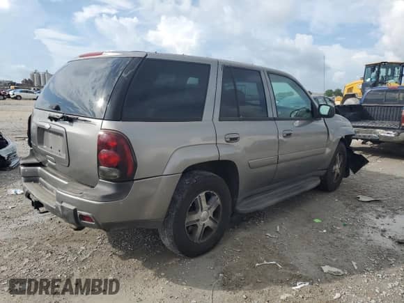 2005 Chevrolet TrailBlazer LS с VIN 1GNDS13S352155059, выставлен на аукционе Copart как лот 61207175 с пробегом Не указан миль и Списание • Salvage title. История ставок и продаж доступна на DreamBid. Изображение 3.