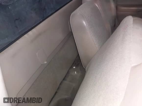 2005 GMC Sierra 1500 Work Truck z VIN 1GTEC14XX5Z120398, wystawiony jako IAAI lot #41889905 z przebiegiem 201 414 mil mil oraz . Historia ofert i sprzedaży dostępna na DreamBid. Obrazek 8.