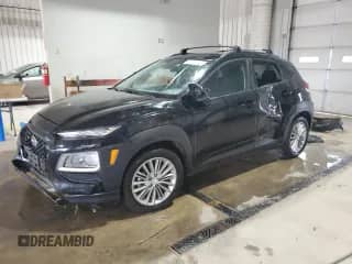 2020 Hyundai Kona SEL z VIN KM8K22AA0LU407203, wystawiony jako Copart lot #82032045 z przebiegiem 76 185 mil mil oraz Szkoda całkowita • Salvage title. Historia ofert i sprzedaży dostępna na DreamBid. Obrazek 1.