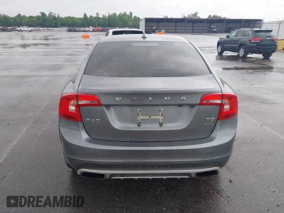2016 Volvo S60 T5 Platinum с VIN YV4612UM4G2000529, выставлен на аукционе IAAI как лот 42299464 с пробегом 124 201 миль миль и . История ставок и продаж доступна на DreamBid. Изображение 16.