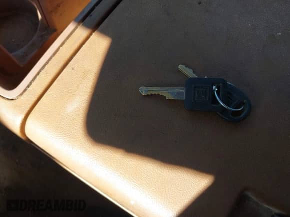 1989 GMC Sierra 1500 z VIN 1GTDC14K5KZ529078, wystawiony jako IAAI lot #43059983 z przebiegiem 158 207 mil mil oraz . Historia ofert i sprzedaży dostępna na DreamBid. Obrazek 11.